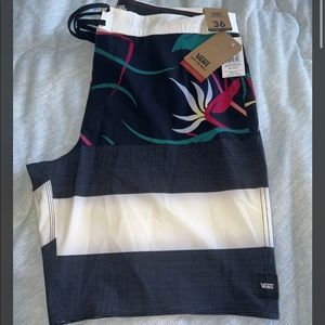 NWT Men’s Vans Era Boardshorts Swim Trunk Size 36”x7” Inseam